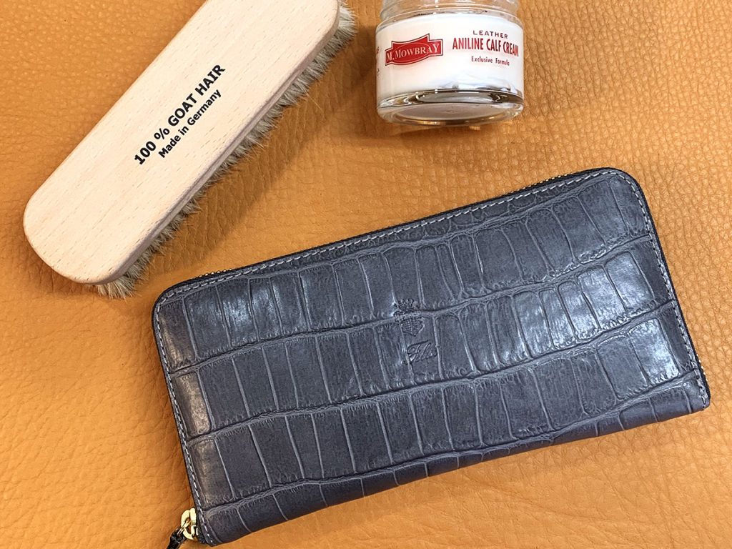 フェリージの財布、ブラシ、M.モゥブレィ　アニリンカーフクリーム（乳化性）