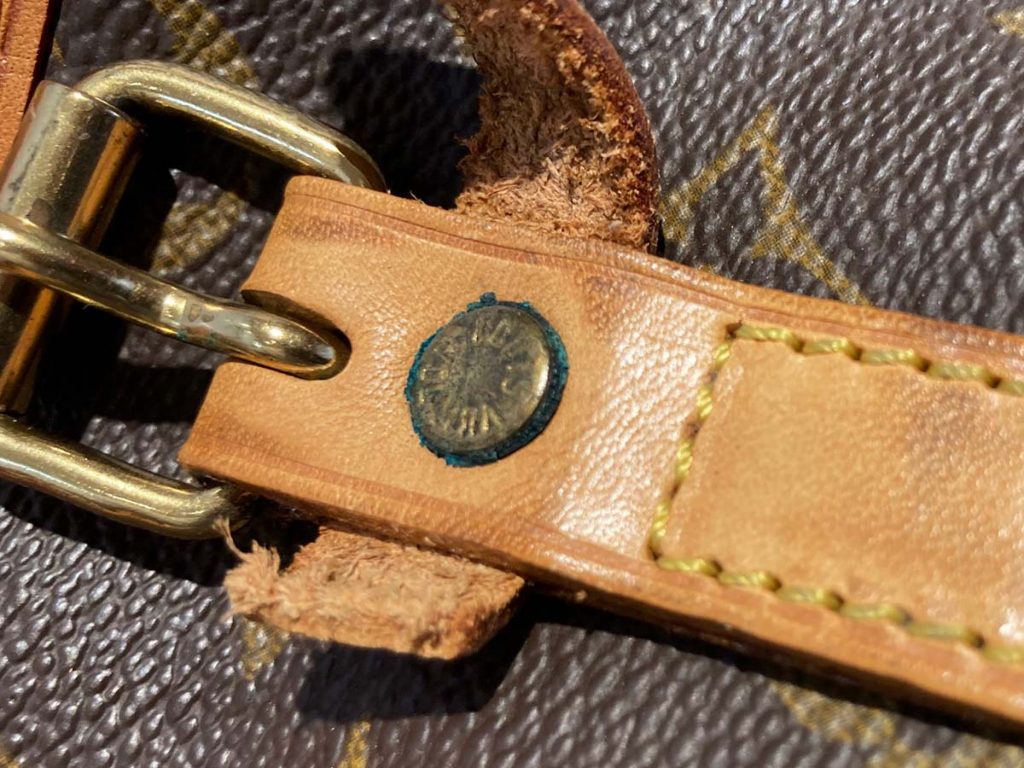 バッグの真鍮金具が美しく蘇り光輝く「金属磨き」 | 事例ブログ｜靴専科