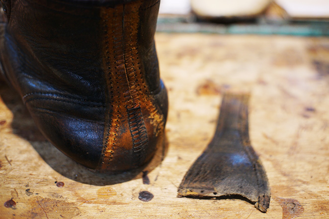 レッドウィングのブーツクリーニング（底、中板、ウェルトを含む靴底に使用されている全ての材料を外した状態）