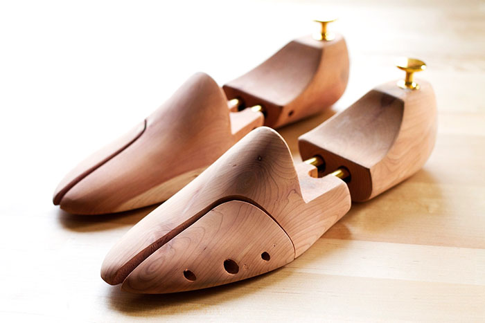 靴の履き心地を決める木型のポイントと足に合わない靴のサイズ調整