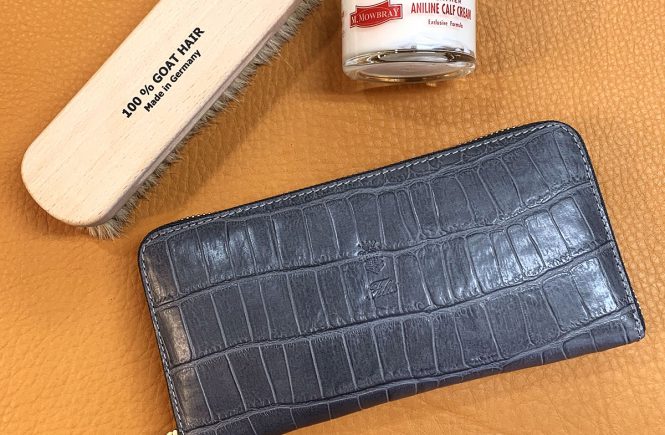 【フェリージ】3分で完了! エンボスレザーの財布をお手入れする方法